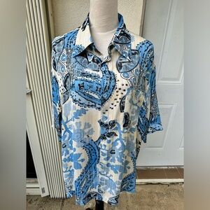 STACY ADAMS. Women’s Printed Button Down Blouse. Size Large. Short Slee…